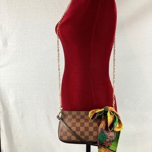 LOUIS VUITTON Navona Pochette Accessories w/Chain